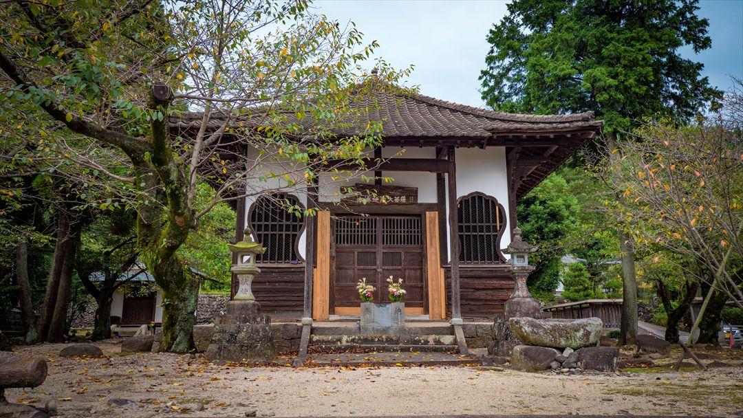 Inside the grounds of Shokanji Temple